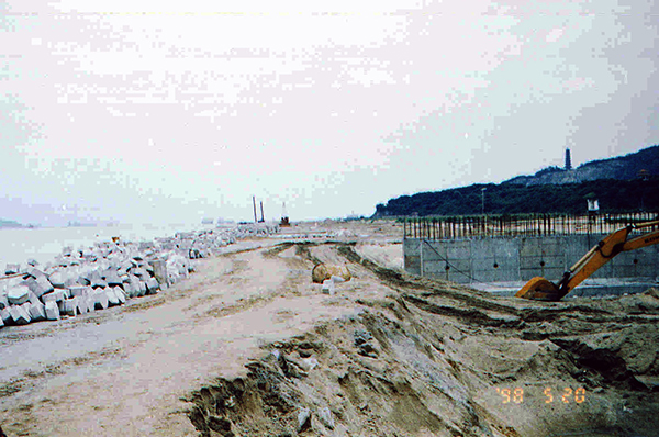 1998年，蒲洲海堤护岸工地